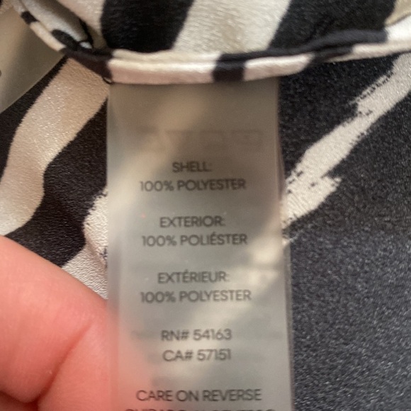 Calvin Klein red, white and black zebra design blouse. Cute tied in front. XL - Picture 10 of 10